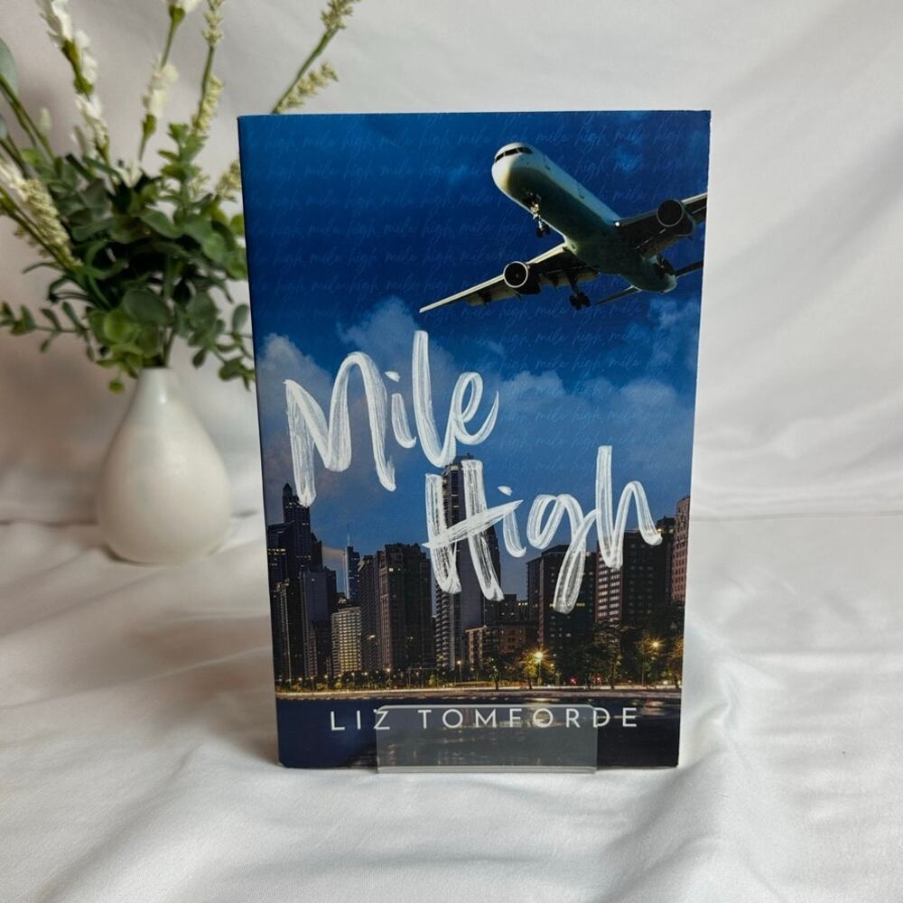 Mile High Liz Tomforde OOP Indie Skyline Cover Paperback Windy City #1